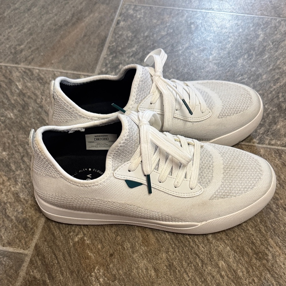 Stylish White Knit Sneakers for Men